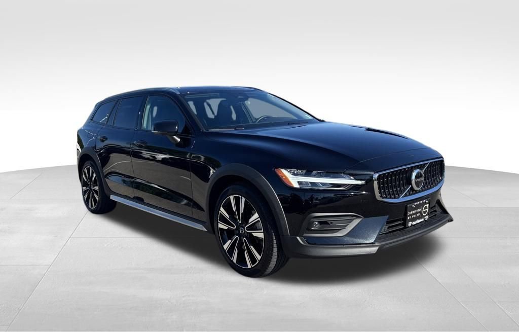 Used 2025 Volvo V60 B5 Cross Country Ultra AWD/4WD image 35