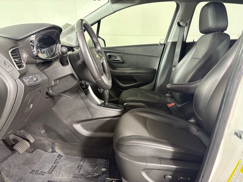 Used 2022 Chevrolet Trax LT w/ LT Convenience Package image 23