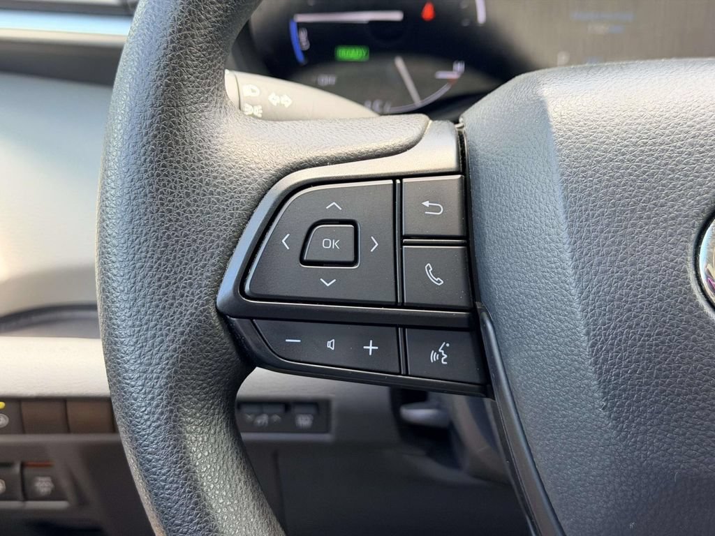 Certified 2024 Toyota Sienna LE FWD image 8