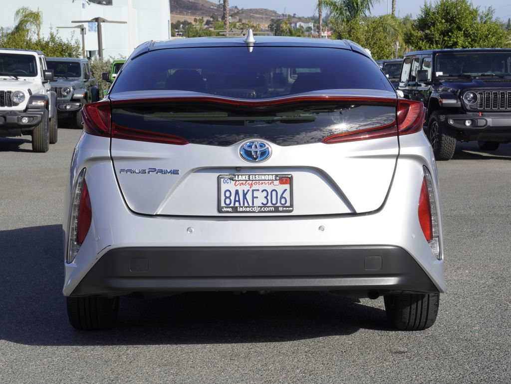 Used 2017 Toyota Prius Prime Advanced w/ Carpet Mat Package FWD image 5