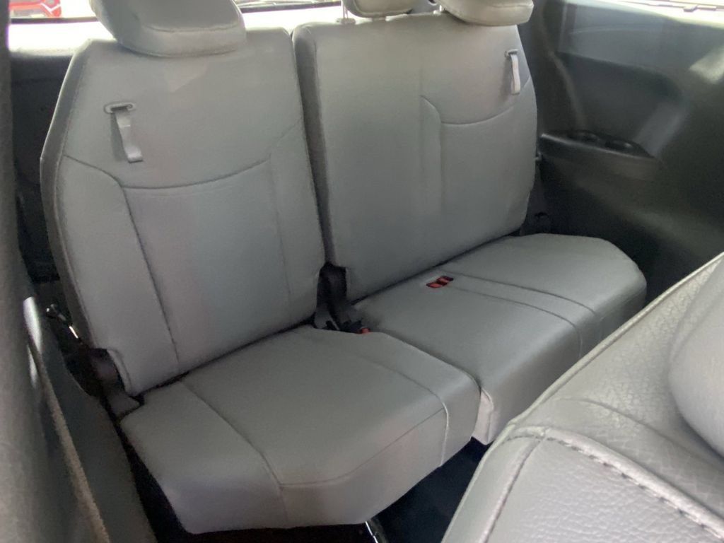 Certified 2026 Toyota Sienna XLE FWD image 22