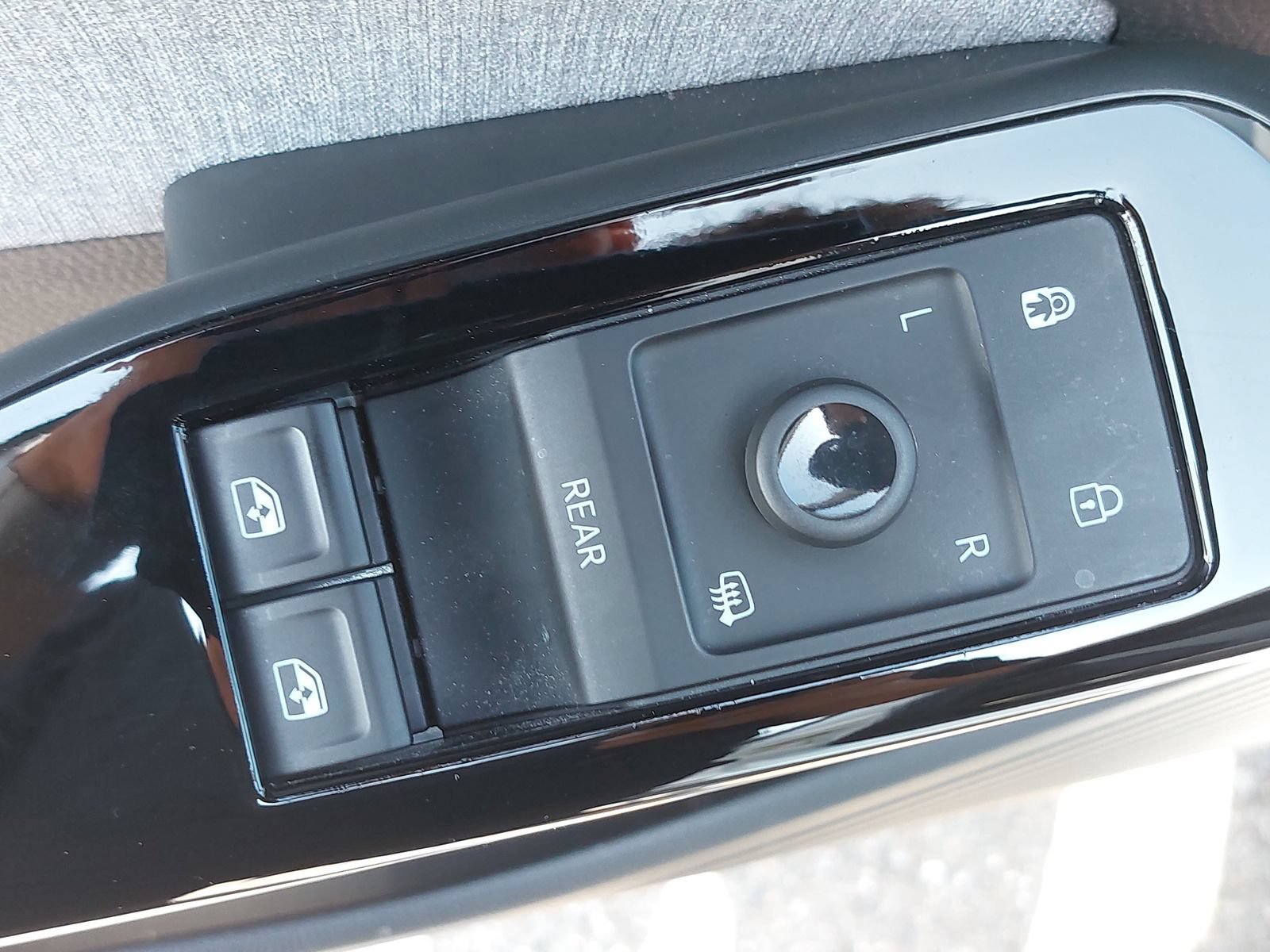 Used 2023 Volkswagen ID.4 Pro RWD image 31