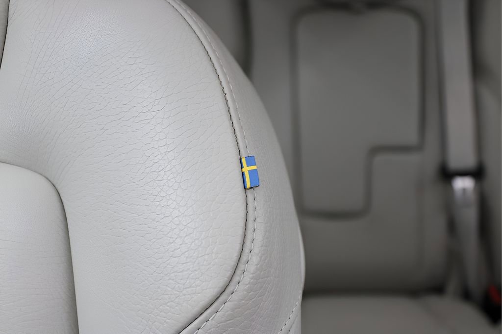 Used 2023 Volvo XC90 B6 Plus w/ Protection Package Premier image 31