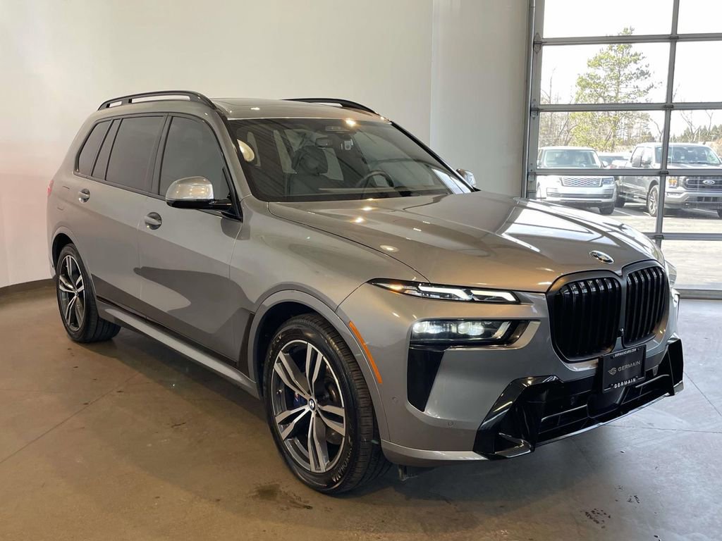 Used 2023 BMW X7 xDrive40i w/ M Sport Package image 3