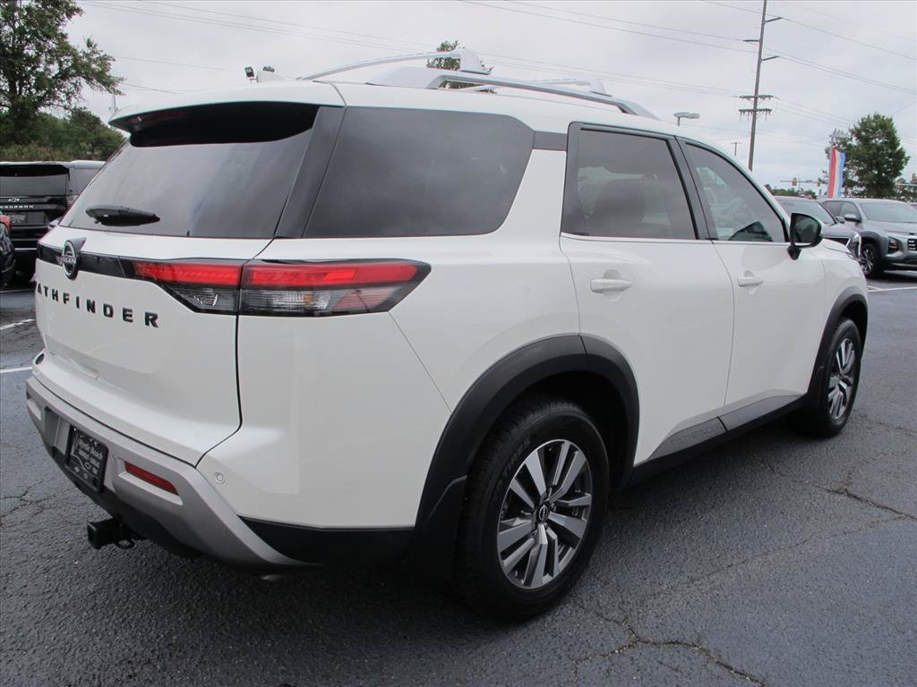 Used 2023 Nissan Pathfinder SL w/ Lighting Package (N92) FWD image 3