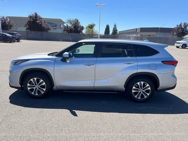 Used 2023 Toyota Highlander XLE FWD image 8
