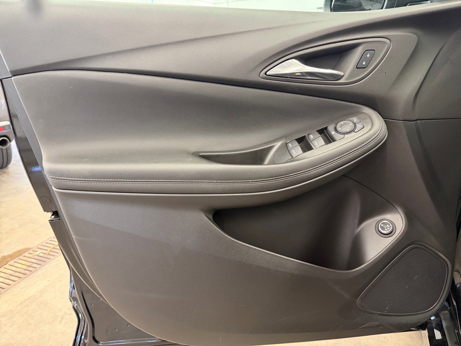 Used 2023 Buick Encore GX Select w/ Sport Touring Package AWD/4WD image 21