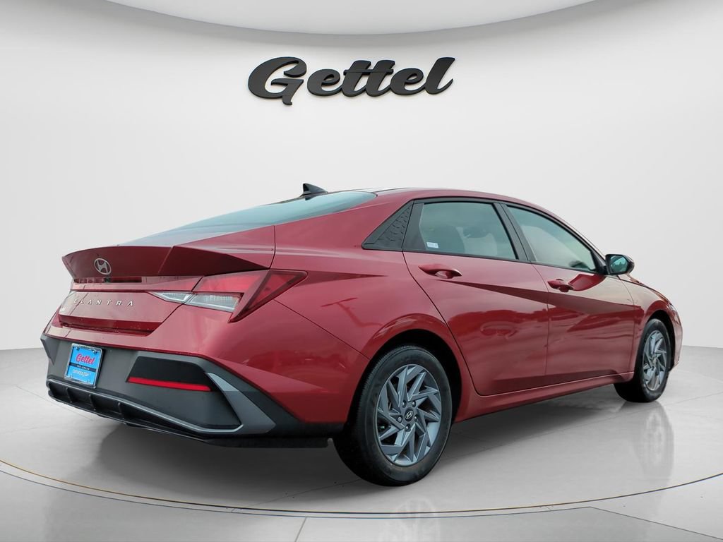 Certified 2024 Hyundai Elantra SEL FWD image 6