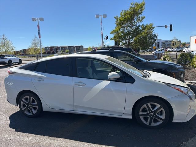 Used 2016 Toyota Prius Three Touring w/ Preferred Accessory Package image 4