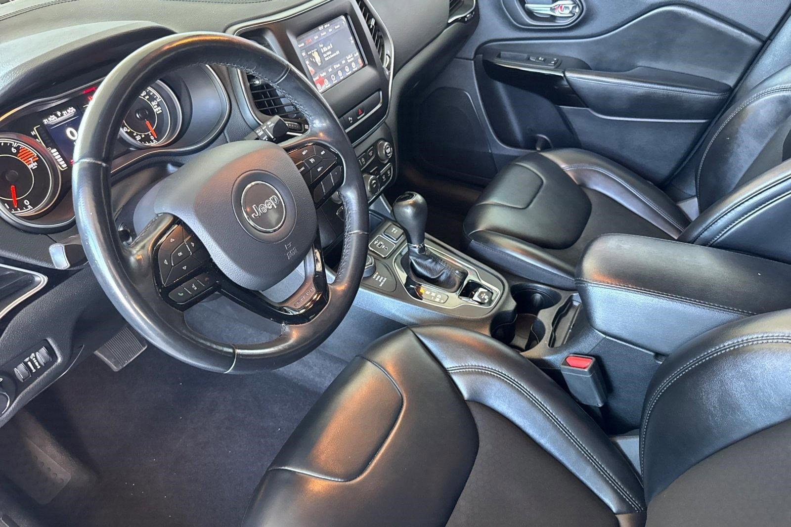 Used 2020 Jeep Cherokee Latitude Plus image 4