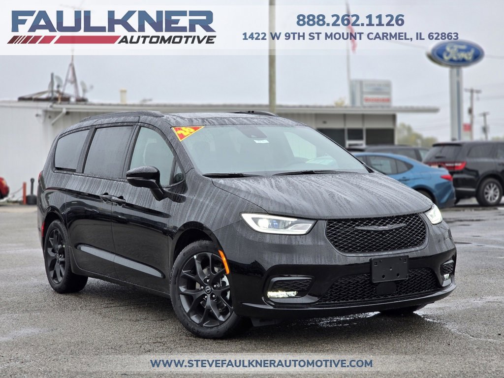 New 2026 Chrysler Pacifica Limited w/ S Appearance Package image 1