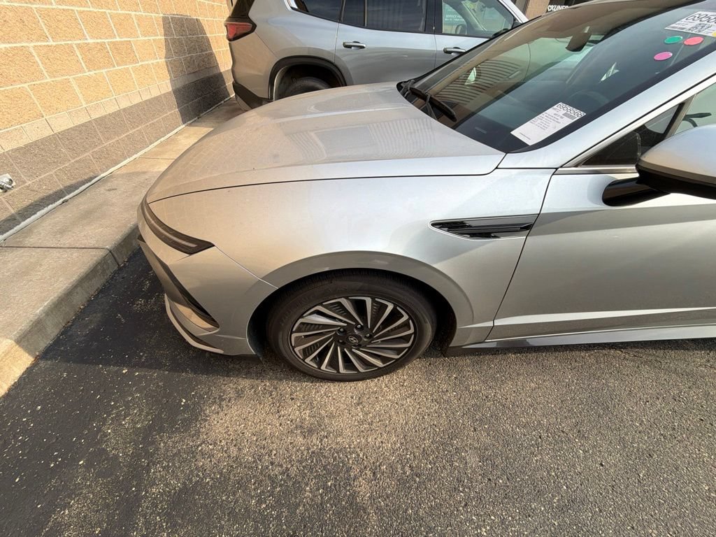 Used 2025 Hyundai Sonata SEL FWD image 2
