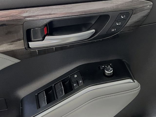 New 2026 Toyota Highlander Platinum image 14