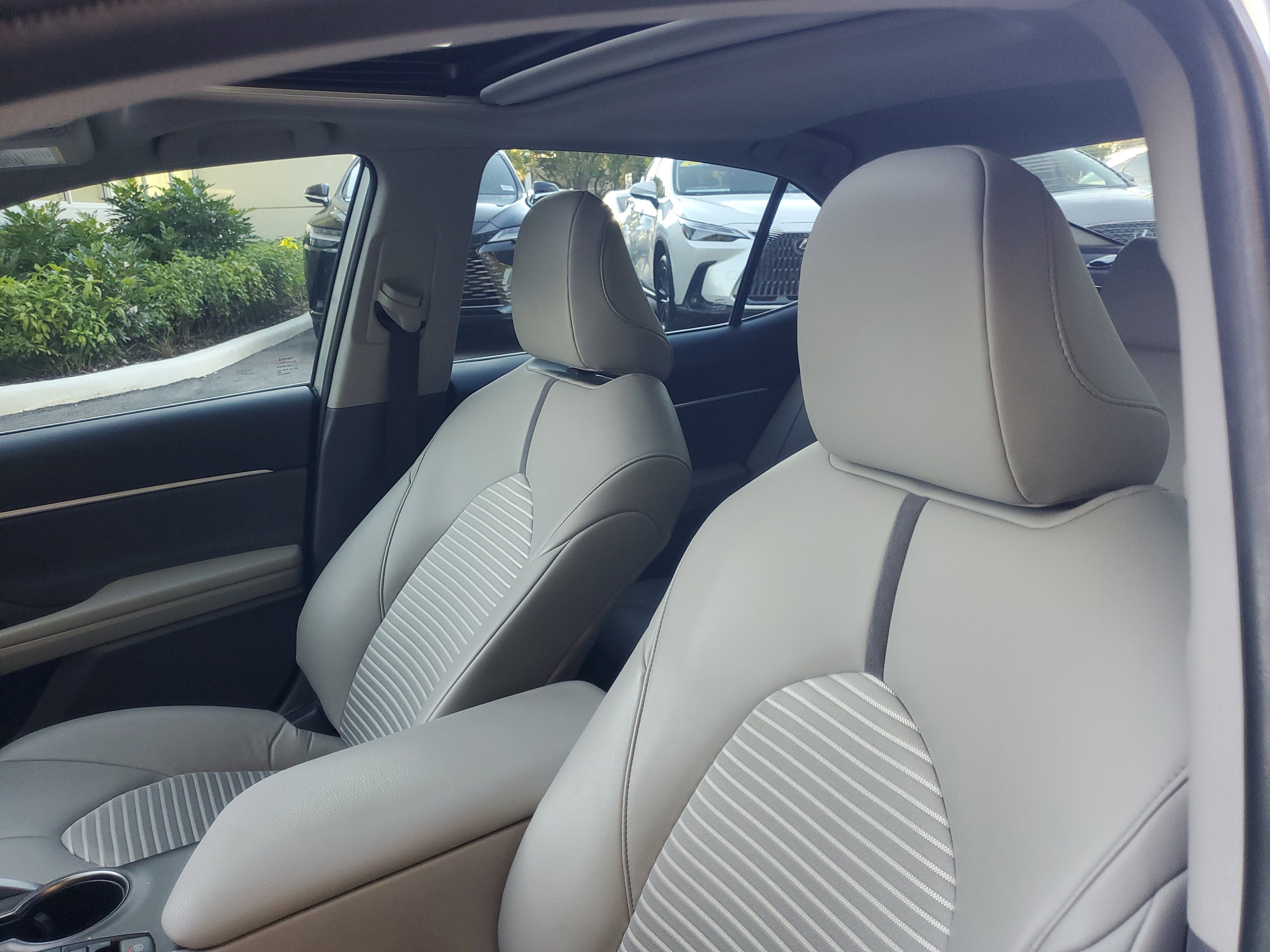 Used 2023 Toyota Camry SE image 17