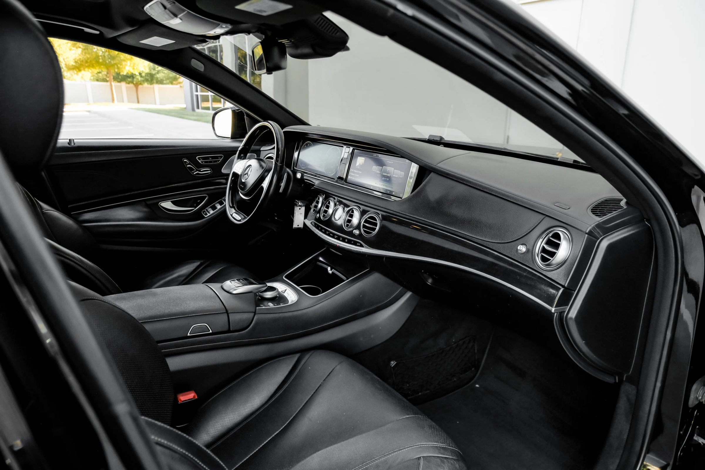 Used 2016 Mercedes-Benz S 550 4MATIC Sedan w/ Sport Package image 18