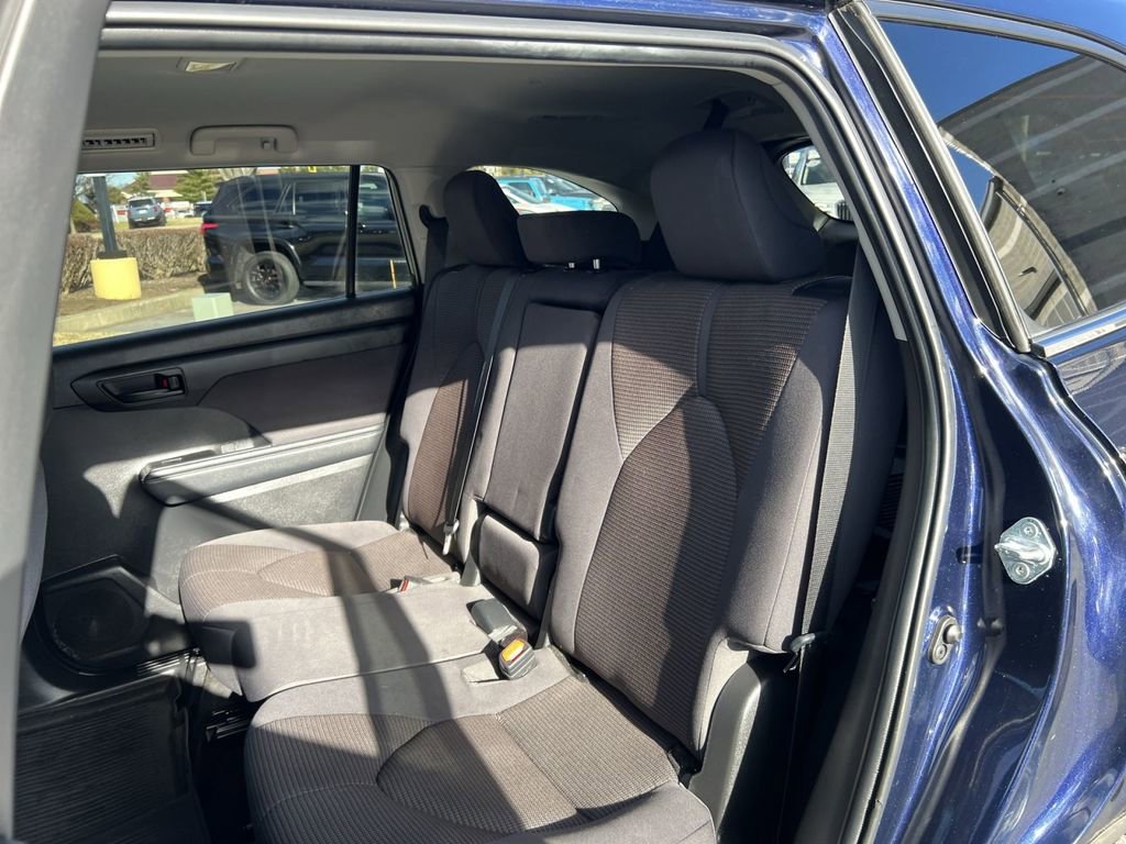 Used 2023 Toyota Highlander L AWD/4WD image 23