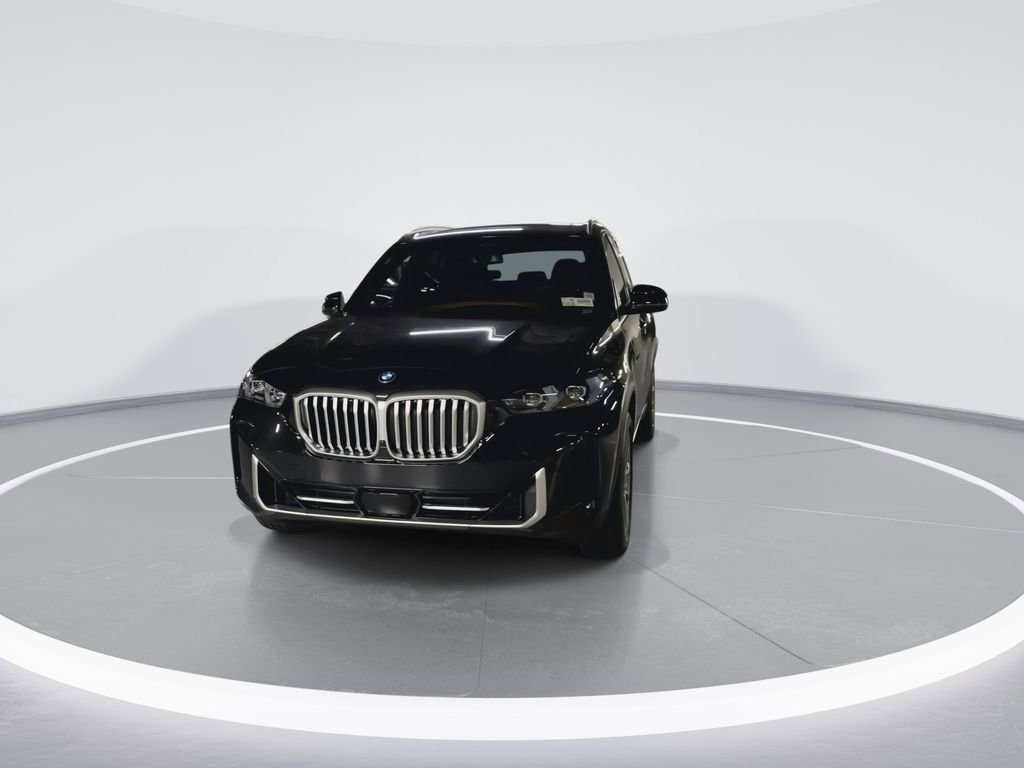 New 2026 BMW X5 xDrive50e image 3