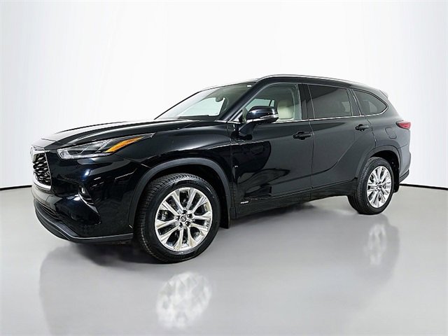 Used 2023 Toyota Highlander Limited image 3
