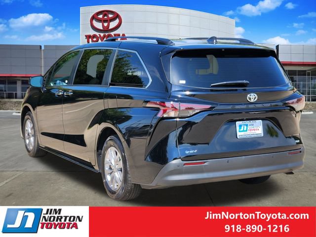 Used 2026 Toyota Sienna XLE FWD image 7