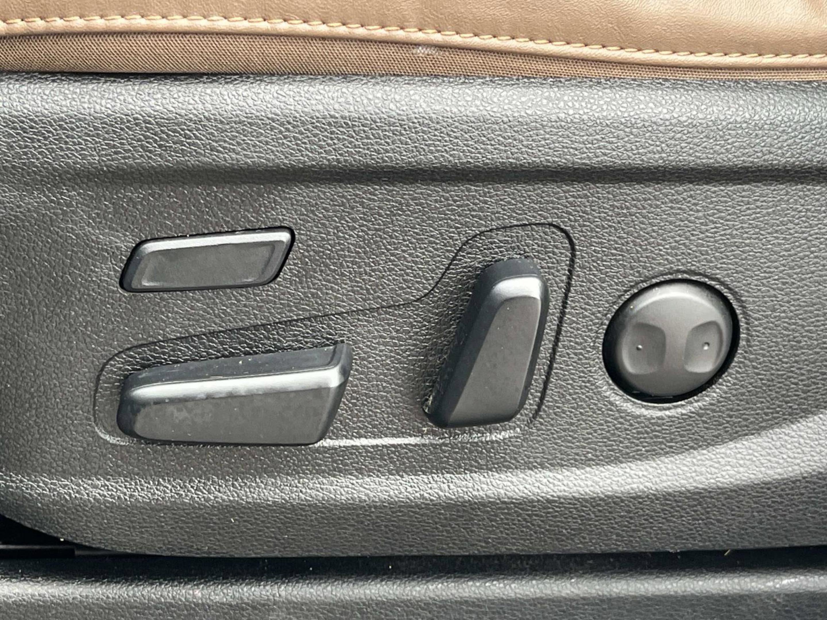 Used 2022 Kia Telluride SX w/ SX Prestige Package image 36