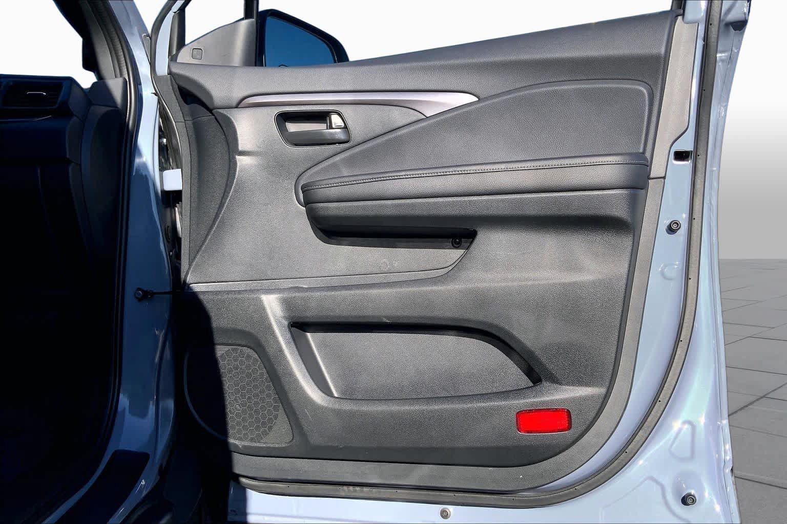 Used 2025 Honda Passport EX-L image 25