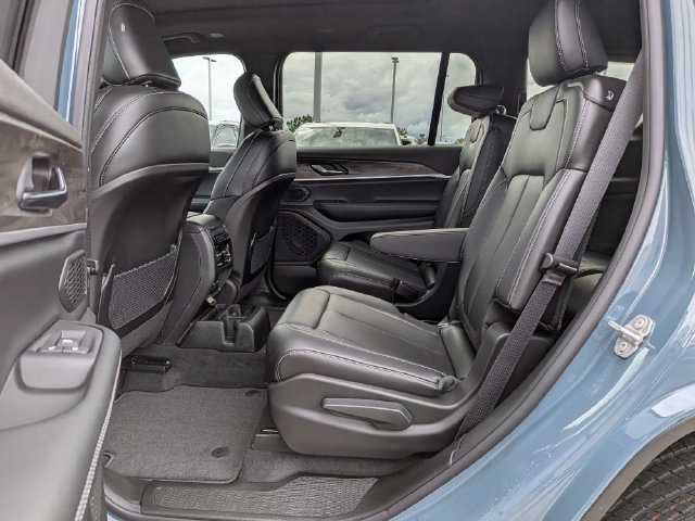New 2027 Jeep Grand Cherokee L Limited w/ Limited Altitude Package RWD image 19