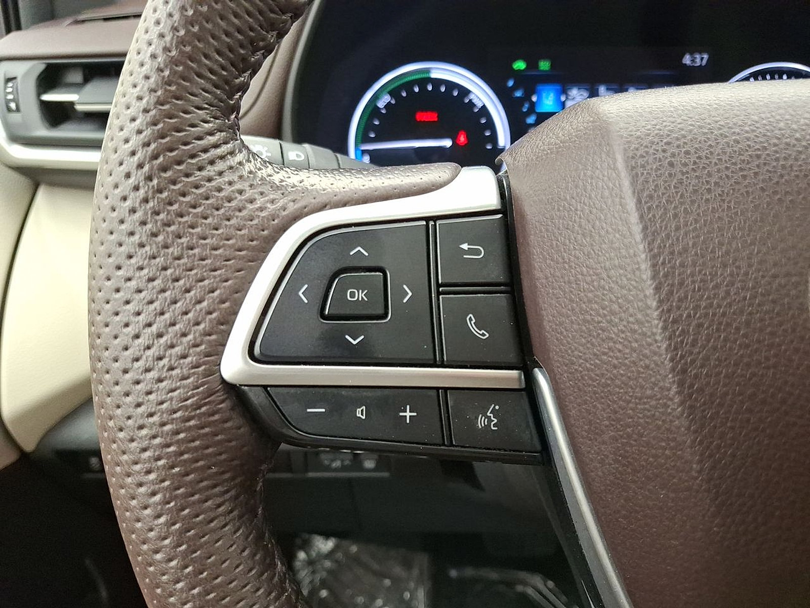 Certified 2023 Toyota Sienna Platinum AWD/4WD image 17