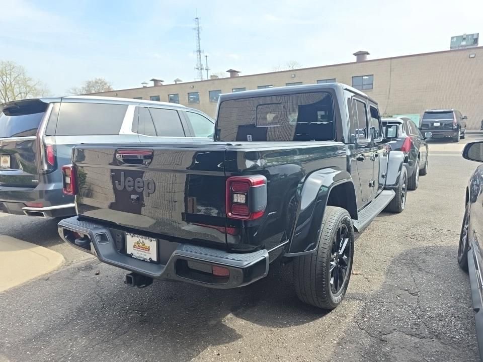 Used 2023 Jeep Gladiator Overland AWD/4WD image 2