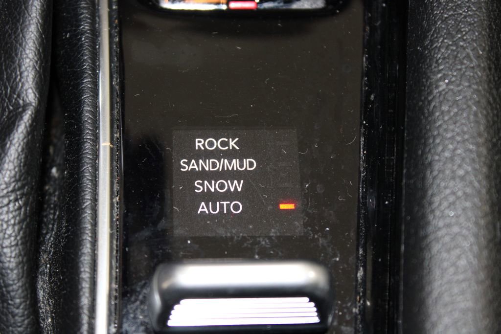 Used 2025 Jeep Compass Trailhawk w/ Trailer Tow Group image 33