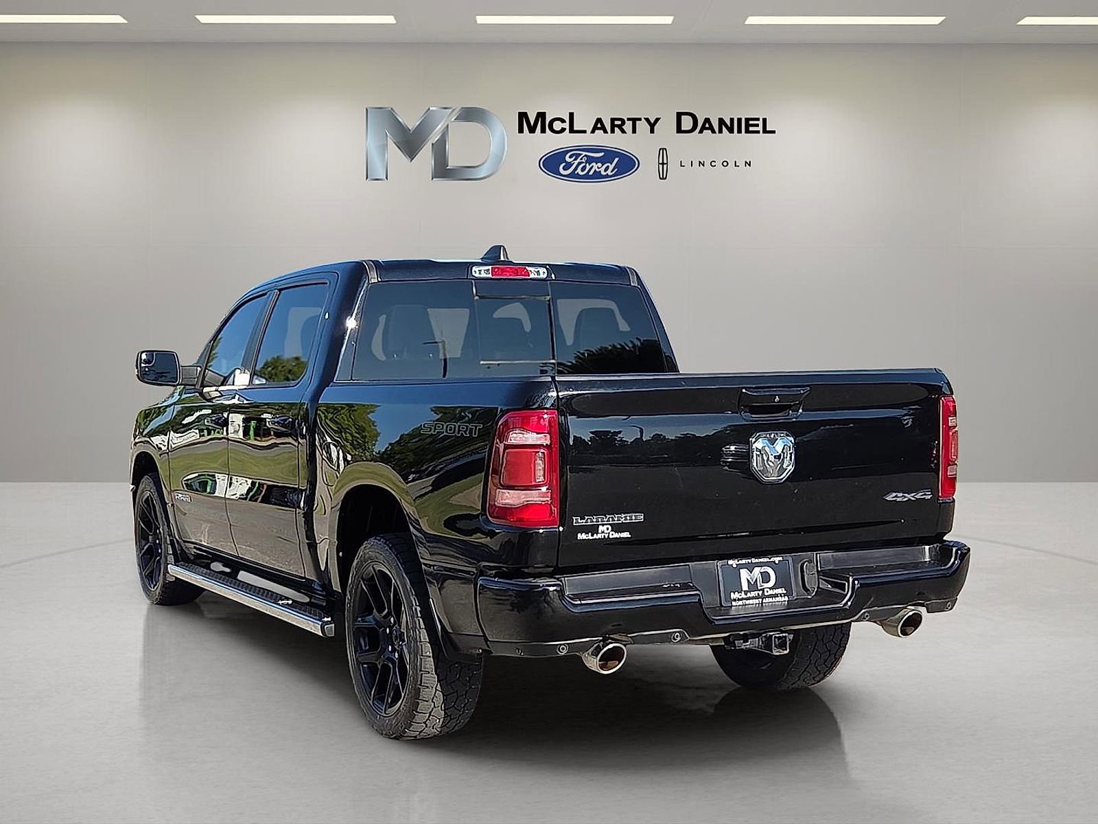 Used 2023 RAM 1500 Laramie AWD/4WD image 4