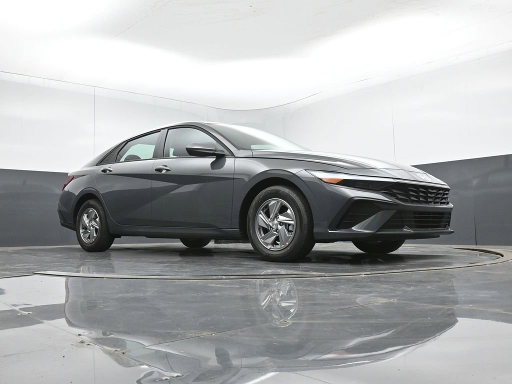 New 2026 Hyundai Elantra SE FWD image 15