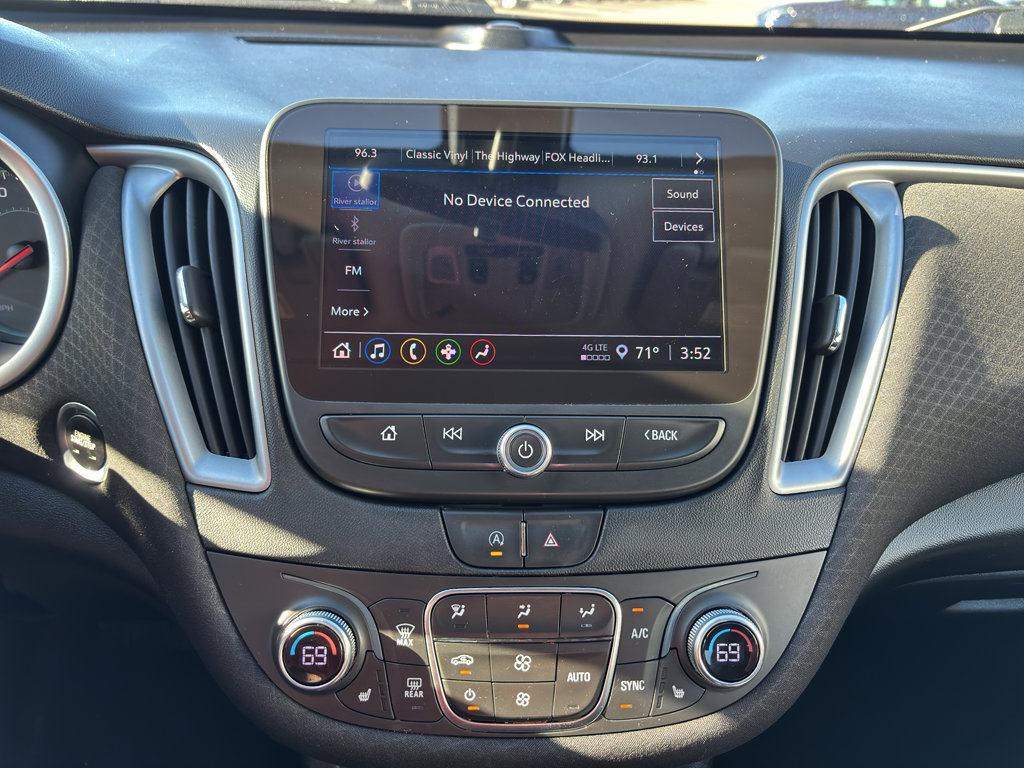 Used 2022 Chevrolet Malibu LT image 16