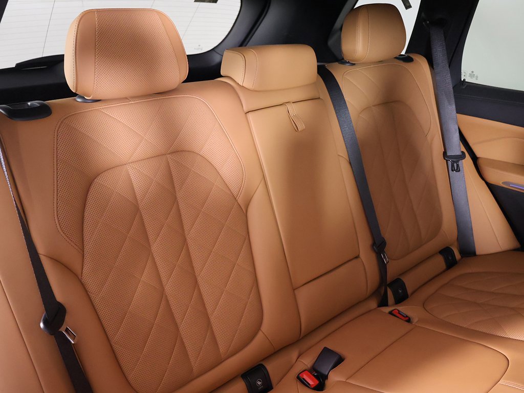 Used 2023 BMW X5 xDrive40i w/ Climate Comfort Package image 34