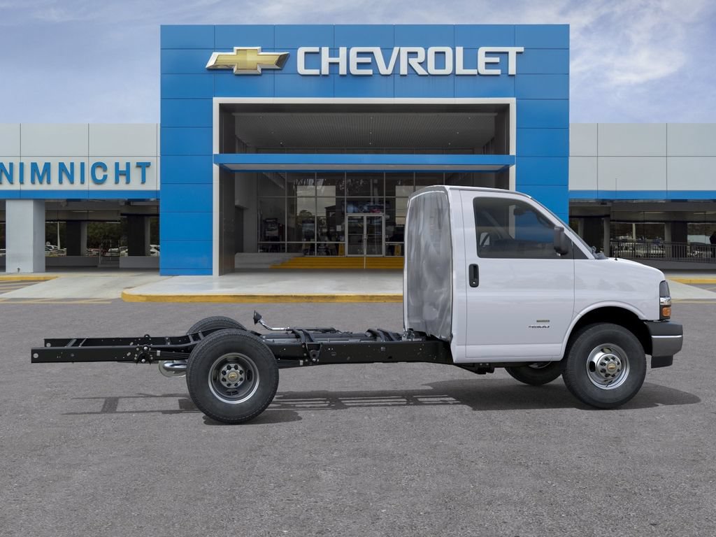 New 2026 Chevrolet Express 3500 RWD image 5