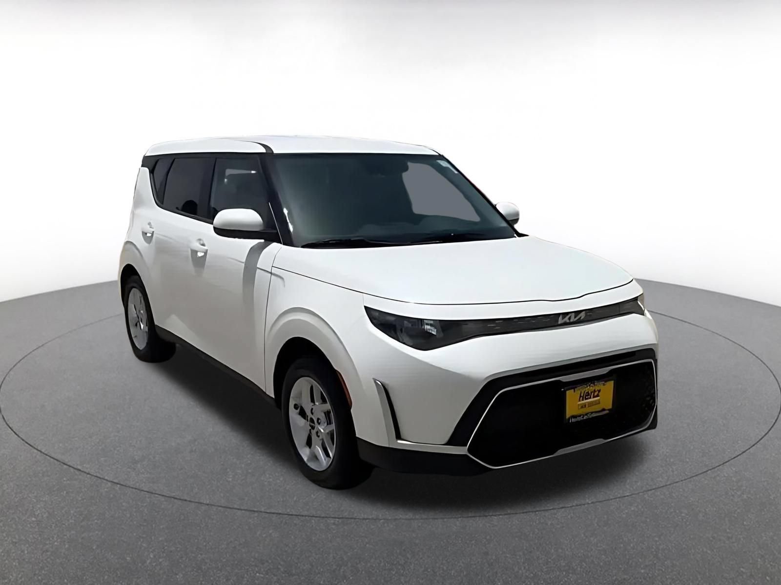 Used 2025 Kia Soul LX w/ LX Technology Package FWD image 3