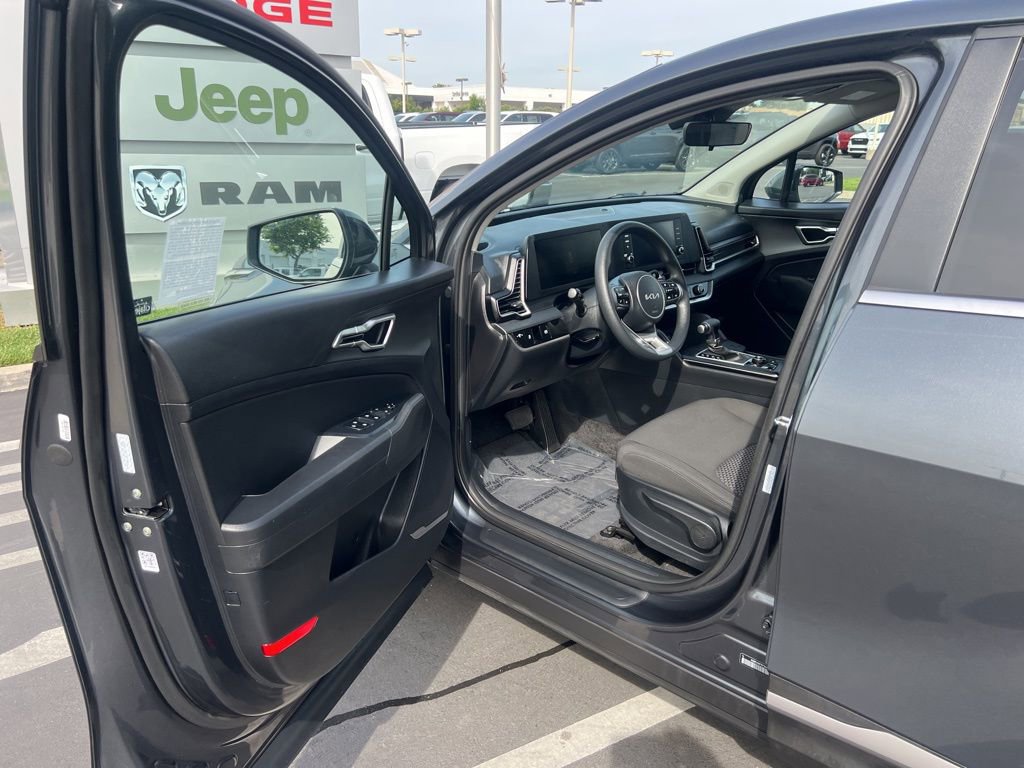 Used 2025 Kia Sportage LX FWD image 14
