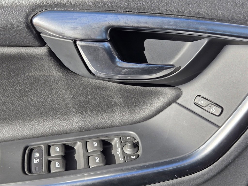 Used 2017 Volvo V60 T5 Cross Country Platinum image 23