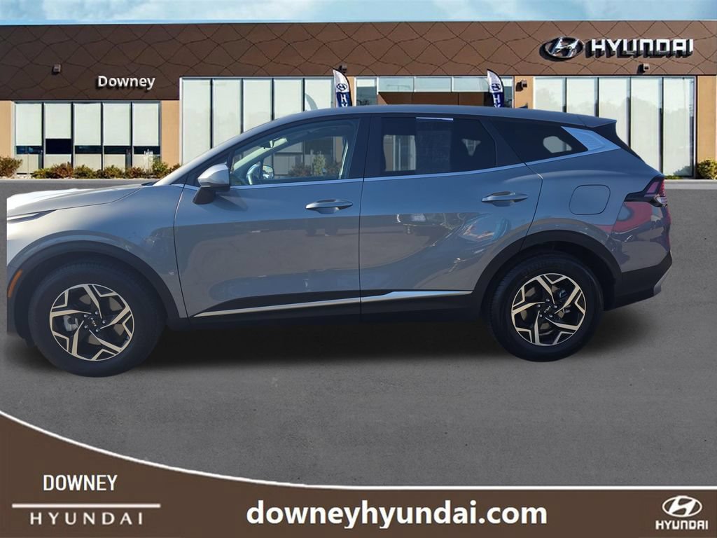 Used 2025 Kia Sportage LX FWD image 2