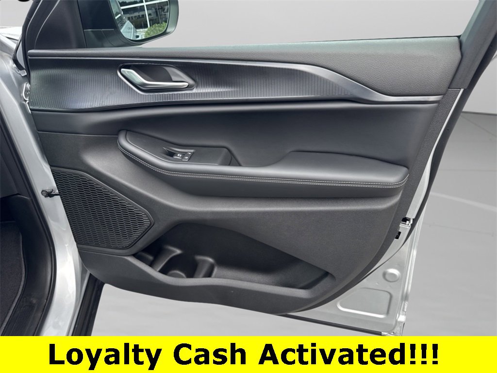 New 2025 Jeep Grand Cherokee Laredo w/ Trailer Tow Package image 37