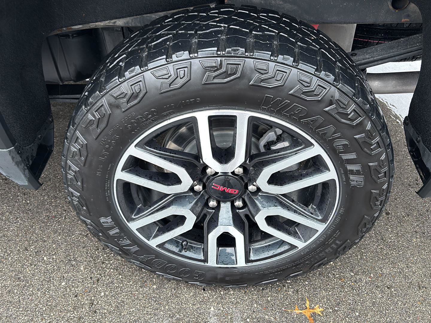 Used 2024 GMC Sierra 1500 AT4 w/ Technology Package image 13
