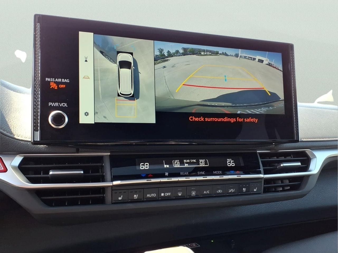 Used 2025 Toyota Sienna Platinum FWD image 24