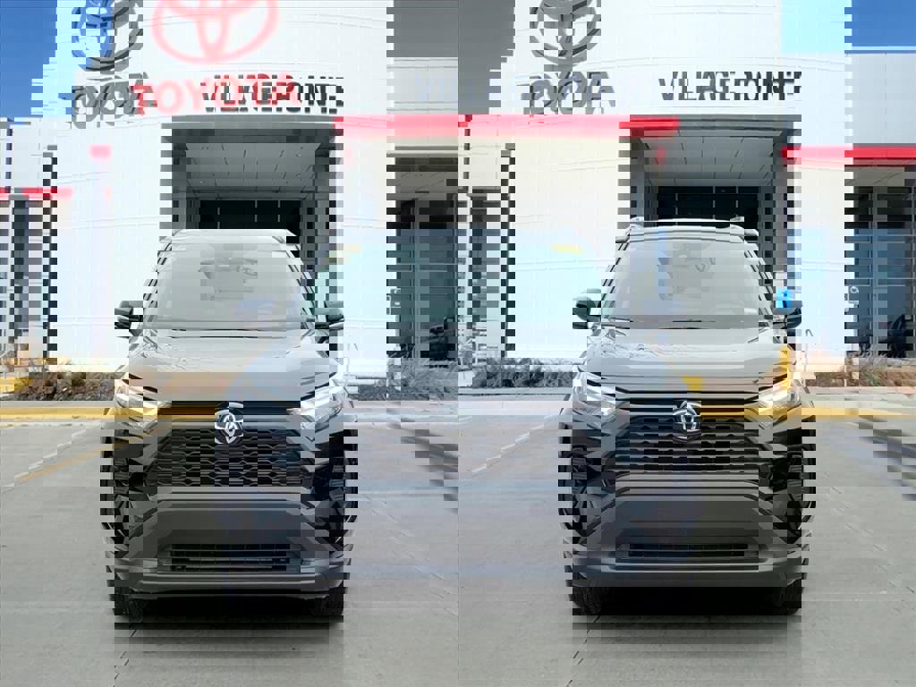 Used 2024 Toyota RAV4 XLE image 2