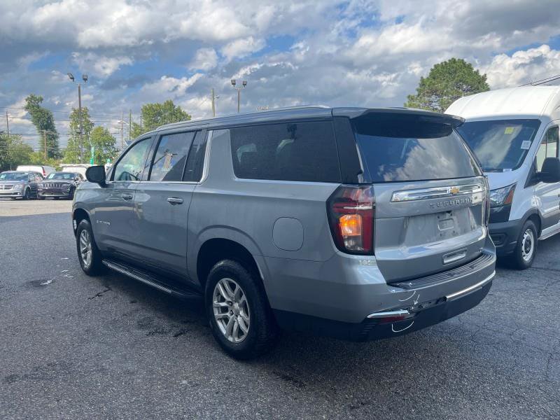 Used 2024 Chevrolet Suburban LT image 4
