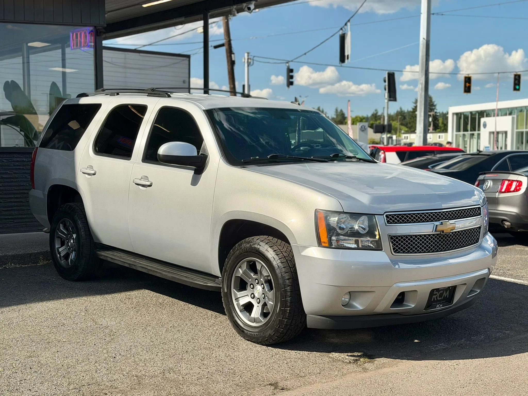 Used 2014 Chevrolet Tahoe LT w/ Luxury Package AWD/4WD image 3