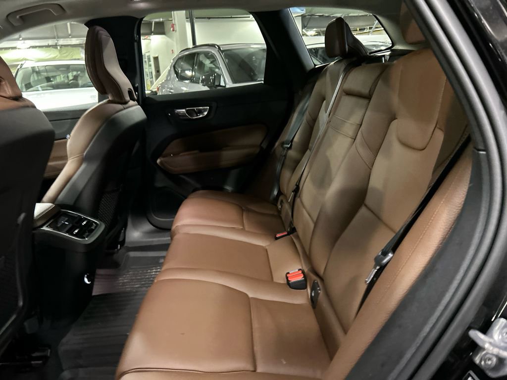 Used 2020 Volvo XC60 T6 Inscription w/ Protection Package Premier image 24
