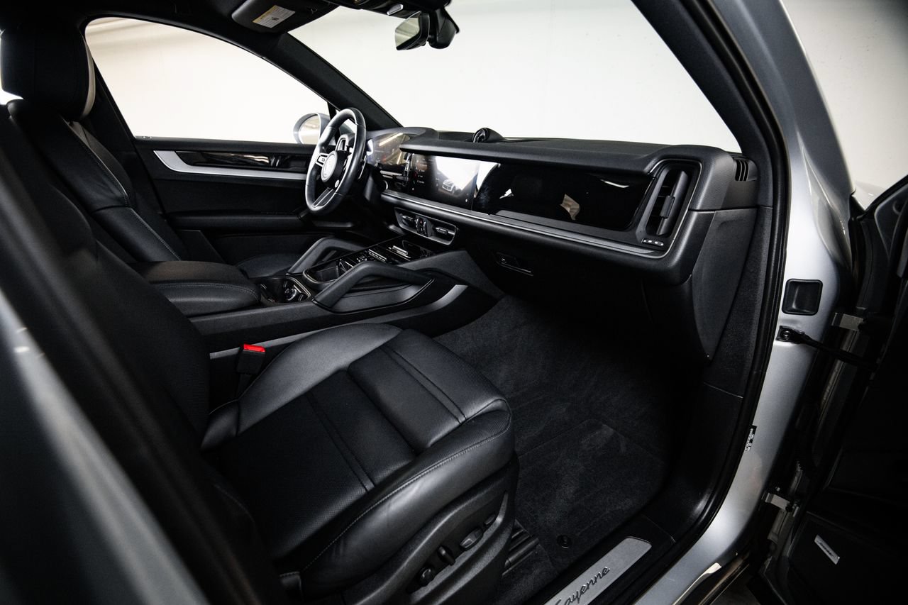 Certified 2024 Porsche Cayenne Coupe AWD/4WD image 28