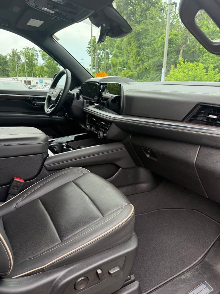 Used 2025 Chevrolet Suburban Premier AWD/4WD image 20