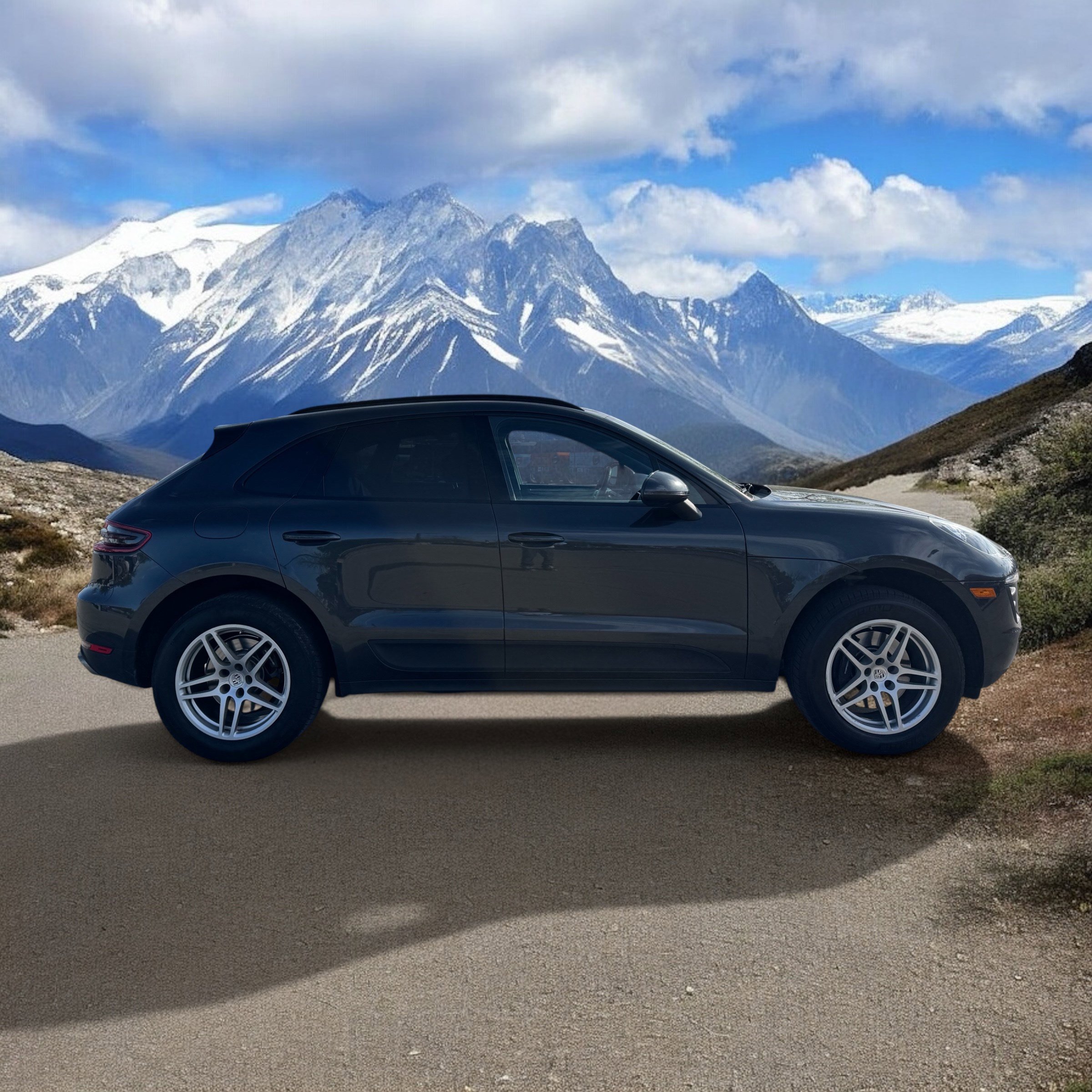 Used 2017 Porsche Macan AWD/4WD image 6