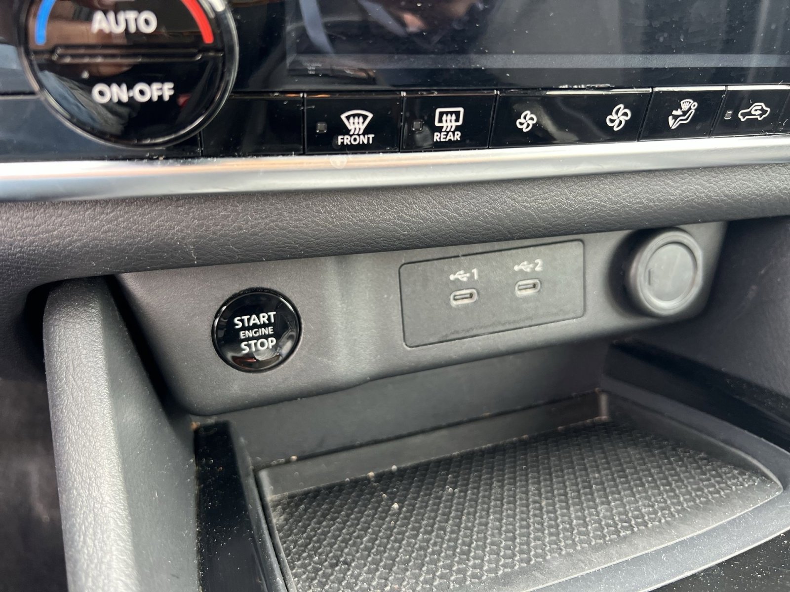 Used 2025 Nissan Rogue SV FWD image 29