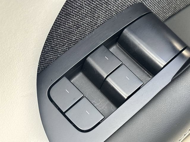 Used 2022 Tesla Model X image 24